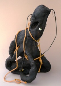 escultura ACORDA em fibra celuloica, cimento, metal e corda de cisal
